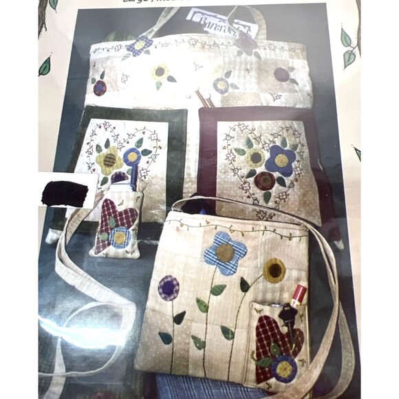Bareroots #118 Flower & Heart Totes Sewing Pattern For Large Medium & Cell Phone - Picture 1 of 3